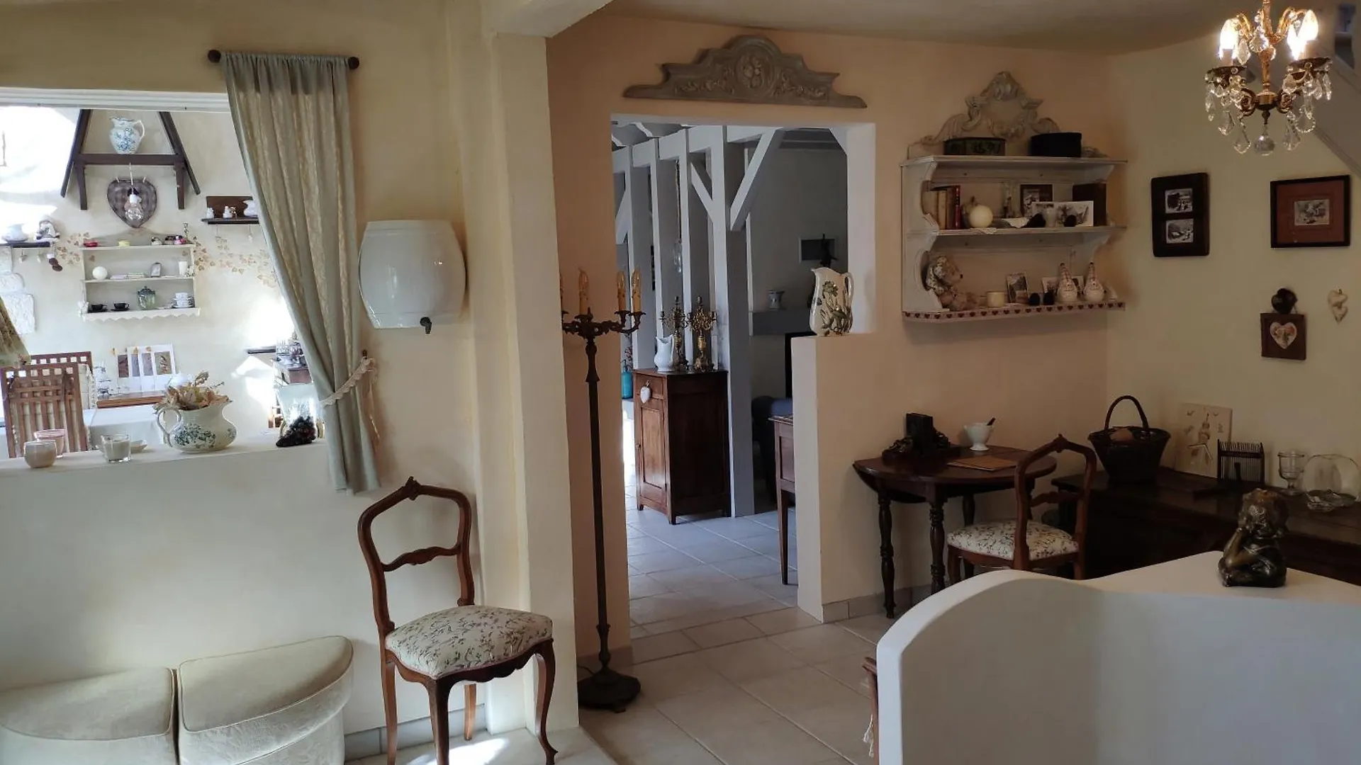 Bed and Breakfast Demeure de La Vendemiere à Pont-Melvez