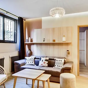 198 Emma - Superb In , Paris France