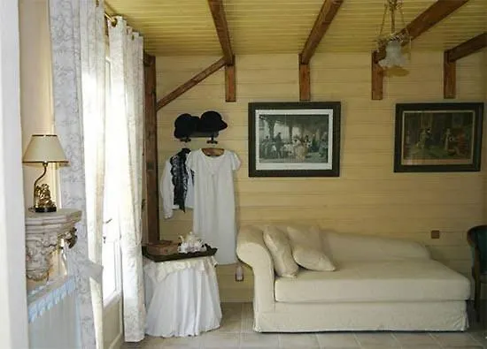 Demeure De La Vendemiere Bed & Breakfast Pont-Melvez